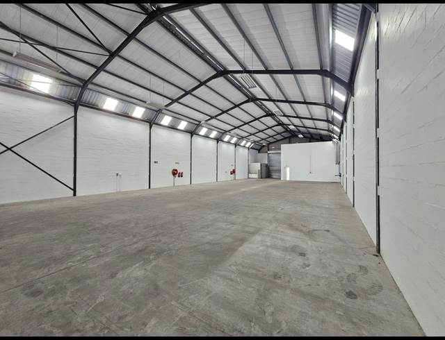 615M² WAREHOUSE TO LET IN FIRGROVE INDUSTRIAL ESTATE