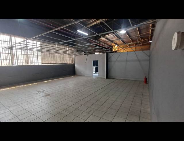 500M² WAREHOUSE TO LET IN VINTONIA