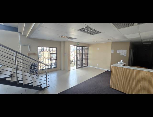 2,294M² WAREHOUSE TO LET IN COSMO BUSINESS PARK