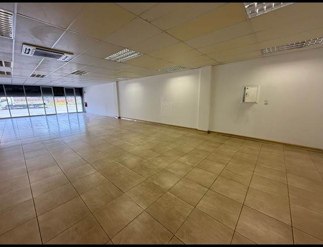 165M² RETAIL TO LET IN INDUSTRIA WEST