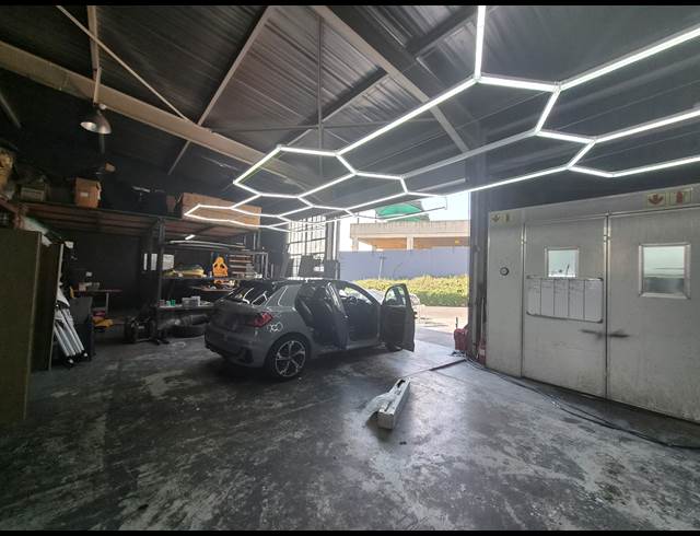 580M² WAREHOUSE TO LET IN HALFWAY GARDENS