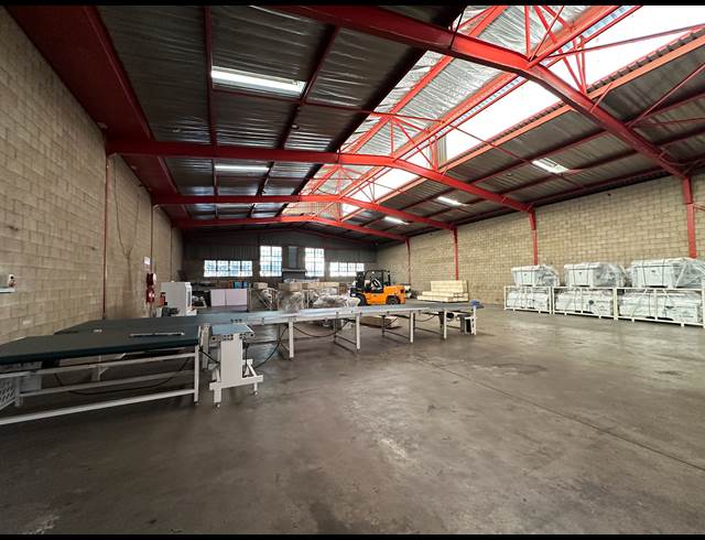 1,248M² WAREHOUSE TO LET IN MEADOWDALE