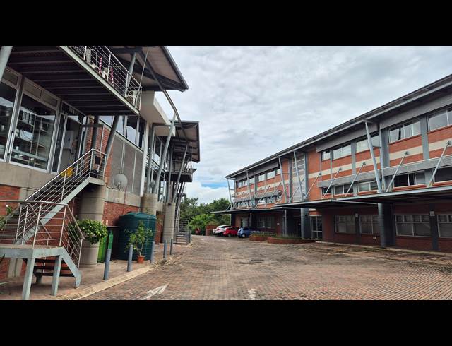 388M² RETAIL TO LET IN RIVERSIDE PARK