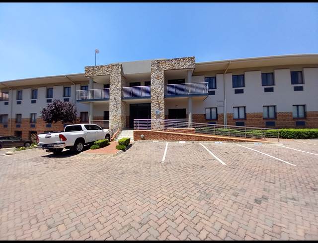 209M² OFFICE TO LET IN BRYANSTON