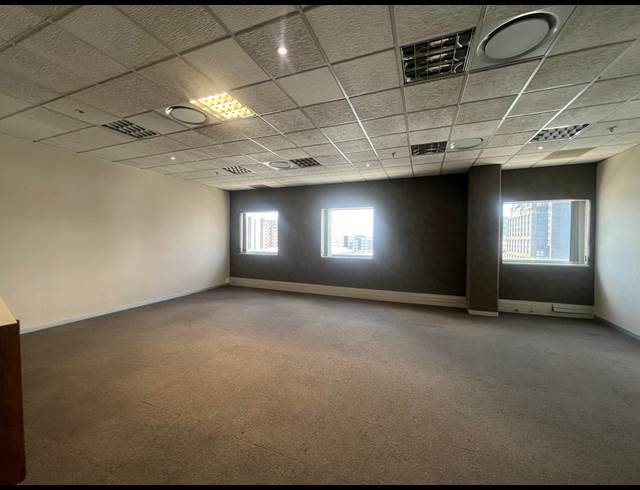 1,073M² OFFICE TO LET IN ROSEBANK