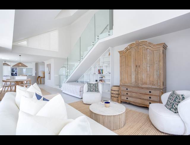 2 BEDROOM APARTMENT RENTED IN MOUILLE POINT