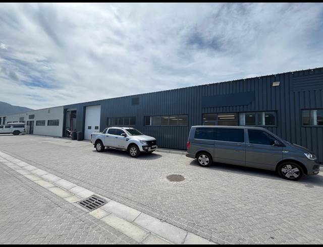 396M² WAREHOUSE TO LET IN TOKAI