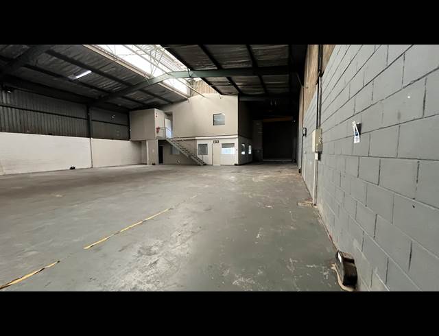 428M² WAREHOUSE TO LET IN MEADOWDALE