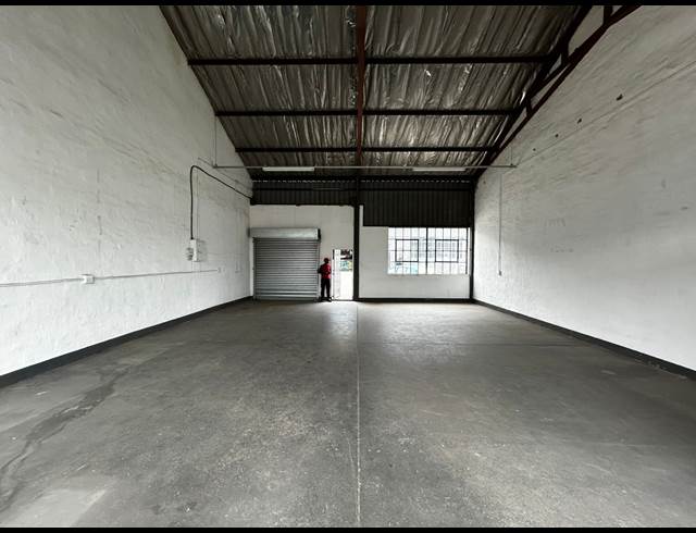 108M² WAREHOUSE TO LET IN WYNBERG