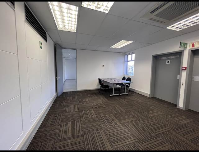 157M² OFFICE TO LET IN TYGER VALLEY