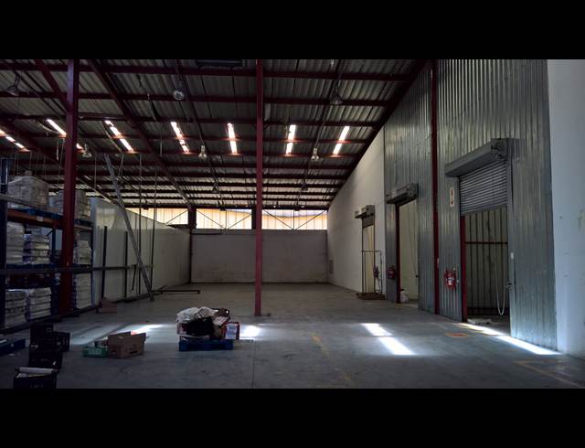 1,672M² WAREHOUSE TO LET IN HALFWAY HOUSE