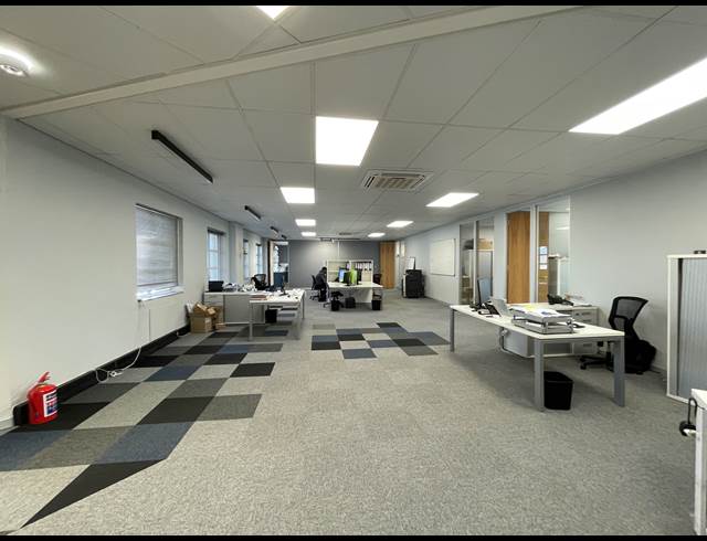 425M² OFFICE TO LET IN BRYANSTON