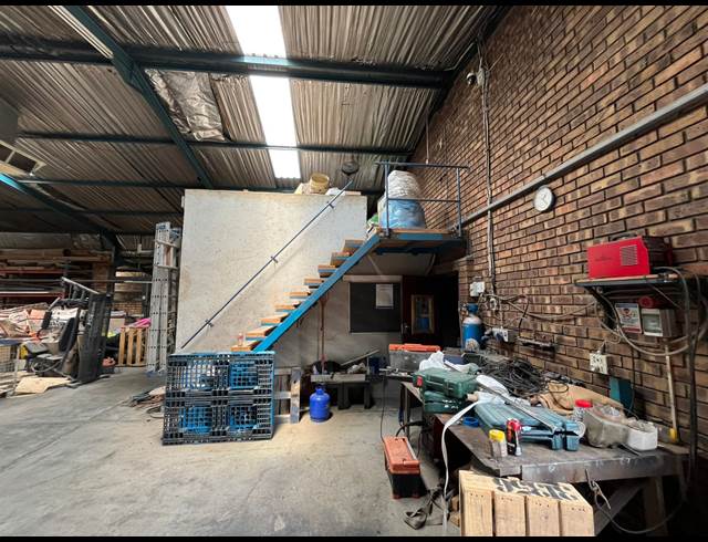 650M² WAREHOUSE TO LET IN DAGGAFONTEIN