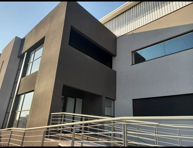 3,573M² WAREHOUSE TO LET IN POMONA