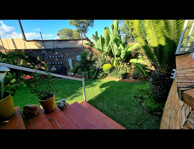 3 bed property to rent in CHANCLIFF AH