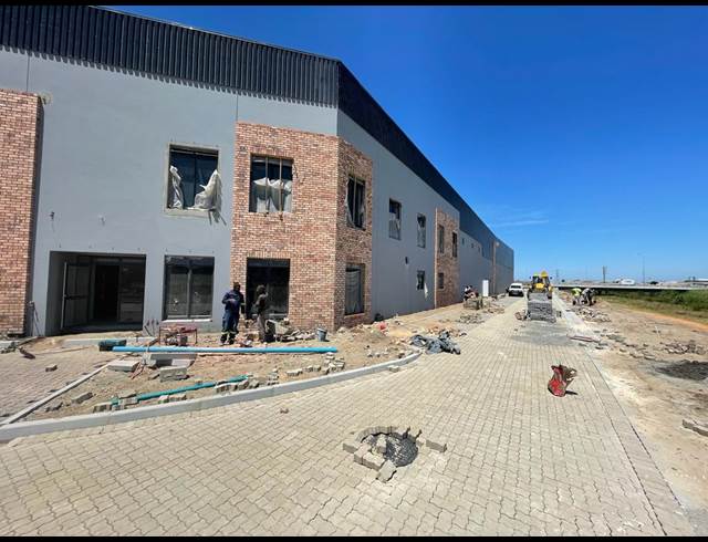 427M² WAREHOUSE TO LET IN STIKLAND INDUSTRIAL
