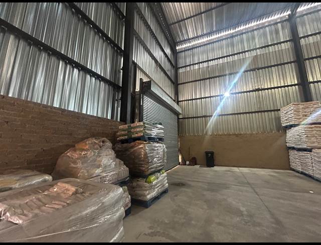 420M² WAREHOUSE TO LET IN INDUSTRIA WEST