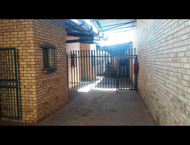 470M² WAREHOUSE TO LET IN KRUGERSDORP CENTRAL