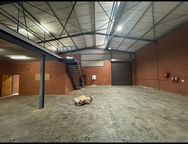 352M² WAREHOUSE TO LET IN ORMONDE