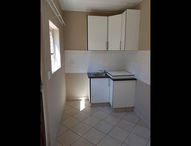 2 bed property to rent in RHODESFIELD