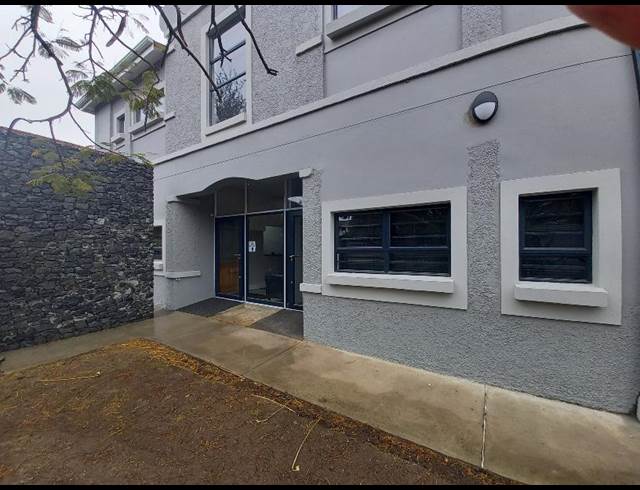 115M² OFFICE RENTED IN SELBORNE