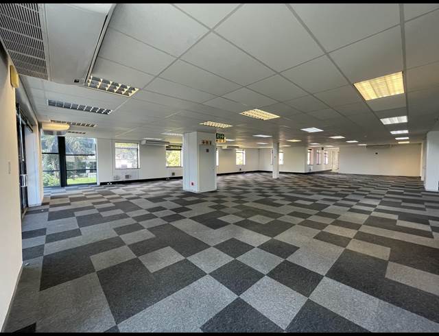 725M² OFFICE TO LET IN BRYANSTON