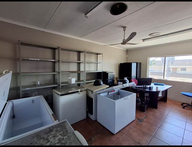 304.40M² RETAIL TO LET IN GONUBIE