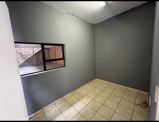 315M² WAREHOUSE TO LET IN CROWN