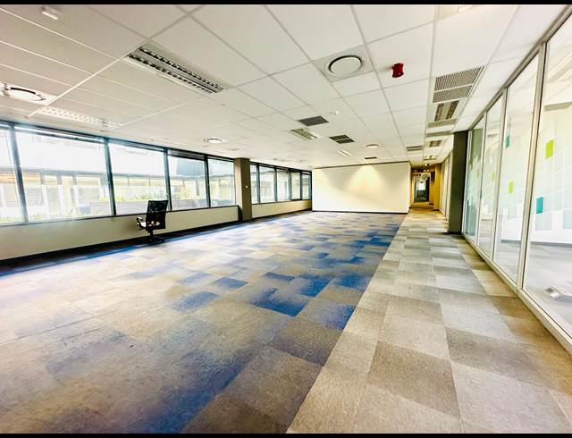 5,108M² OFFICE TO LET IN BRYANSTON