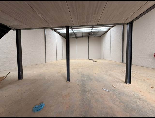 562M² WAREHOUSE TO LET IN LINBRO PARK