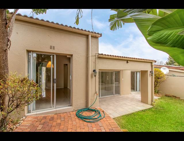 2 BEDROOM APARTMENT RENTED IN BRYANSTON