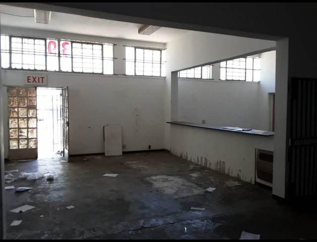 120M² WAREHOUSE TO LET IN ROBERTSHAM
