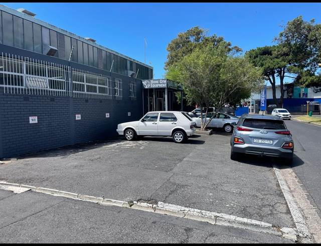 1,216M² WAREHOUSE RENTED IN CLAREMONT