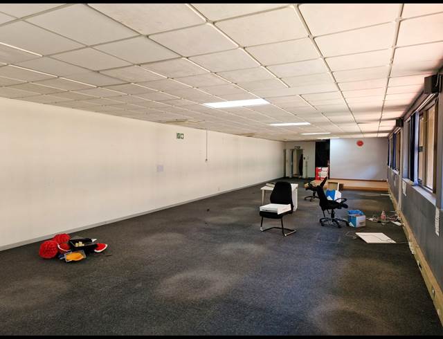334M² OFFICE TO LET IN HOUGHTON ESTATE
