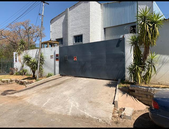 300M² WAREHOUSE TO LET IN KEW
