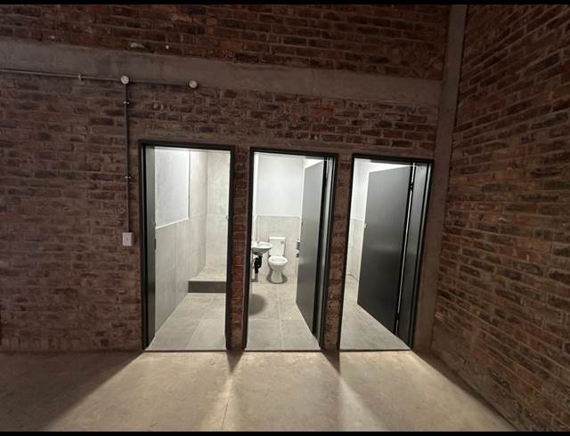 538M² WAREHOUSE TO LET IN LANSERIA