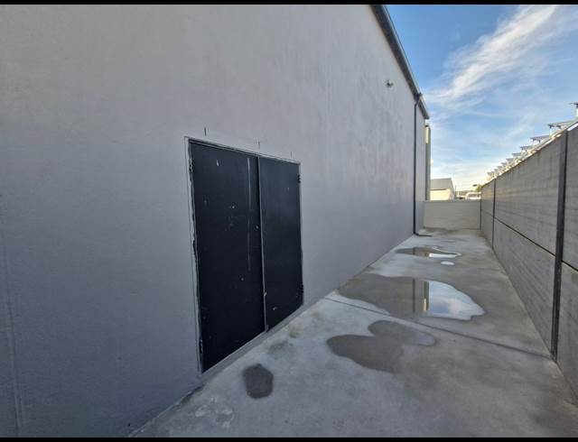 761M² WAREHOUSE TO LET IN STIKLAND INDUSTRIAL