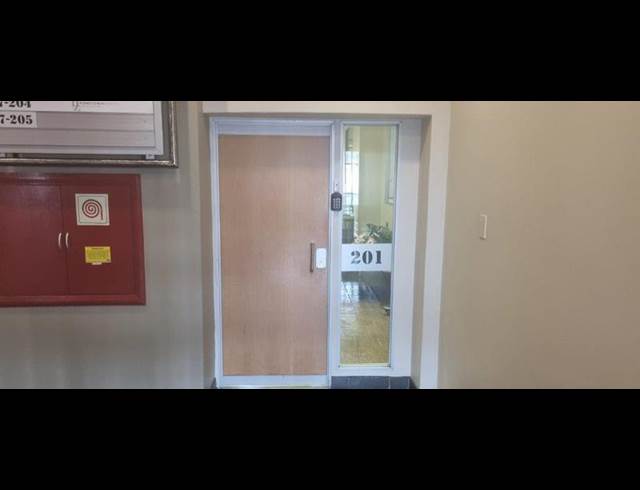 BUSINESS PROPERTY TO RENT IN OBSERVATORY