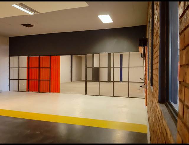 1,100M² WAREHOUSE TO LET IN SALT RIVER