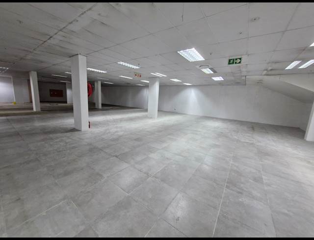 582M² WAREHOUSE TO LET IN MARSHALLTOWN