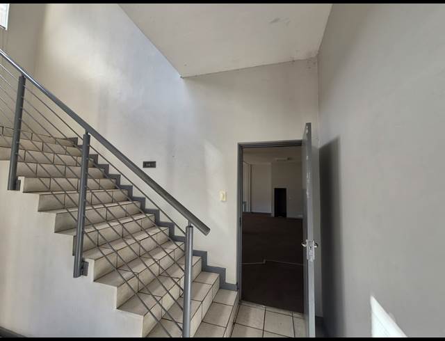 1,016M² WAREHOUSE TO LET IN HALFWAY HOUSE