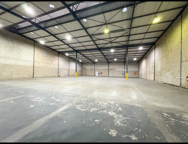 1,500M² WAREHOUSE TO LET IN BRIARDENE