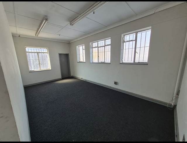 926M² WAREHOUSE TO LET IN BENROSE