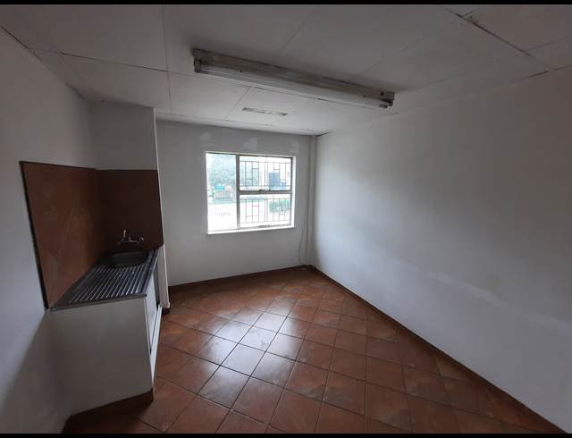 1,047M² WAREHOUSE TO LET IN ROBERTVILLE