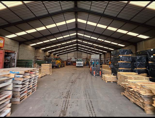 1,000M² WAREHOUSE TO LET IN SOMERSET WEST CENTRAL