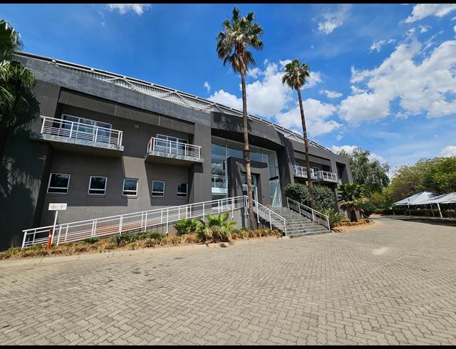 4,286M² WAREHOUSE RENTED IN LONGMEADOW