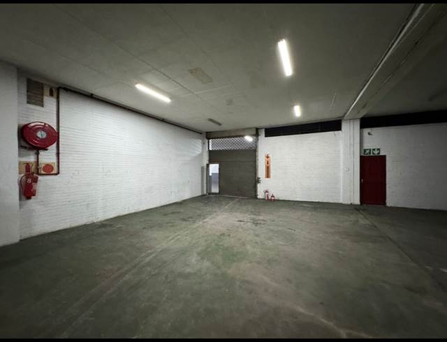 380M² WAREHOUSE TO LET IN WYNBERG