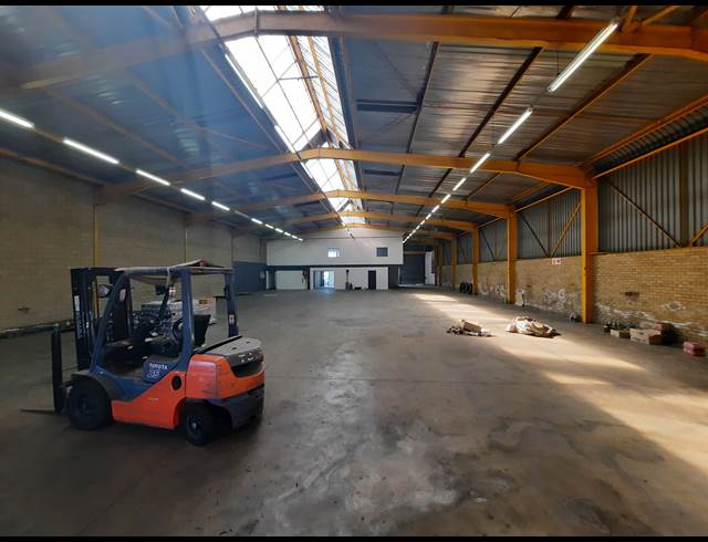 986M² WAREHOUSE TO LET IN ROBERTVILLE