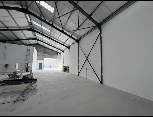429M² WAREHOUSE TO LET IN FIRGROVE