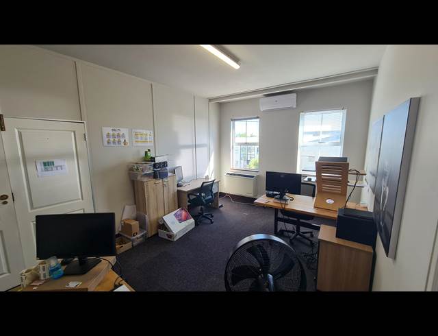 185M² OFFICE TO LET IN WESTLAKE